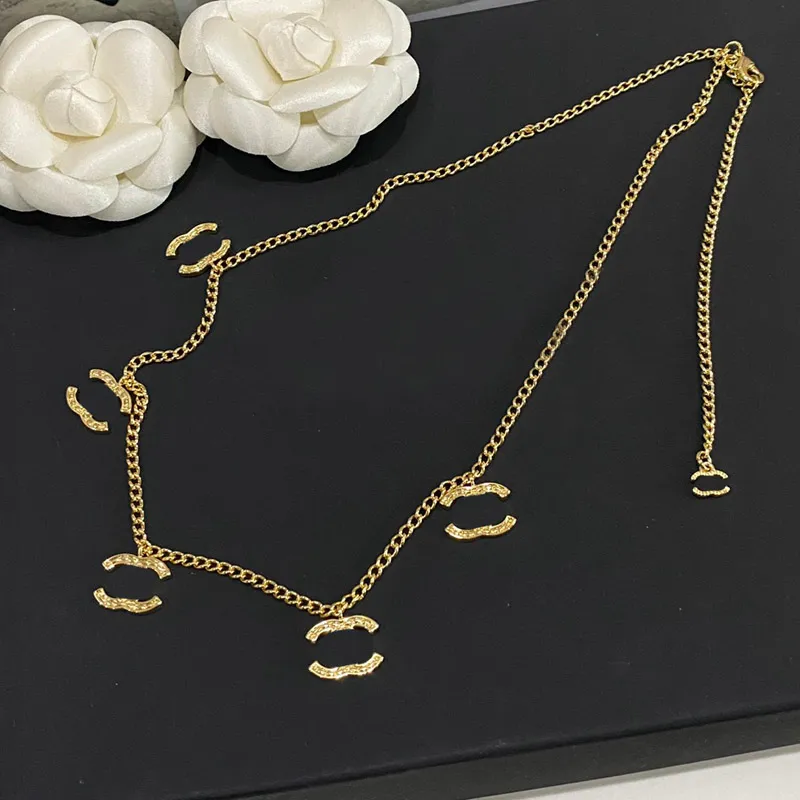 Diseñador de moda Plata Chapado en oro Collares pendientes Material de cobre de alta gama Marca Carta Enlaces Cadenas Collar Joyería de boda Regalo