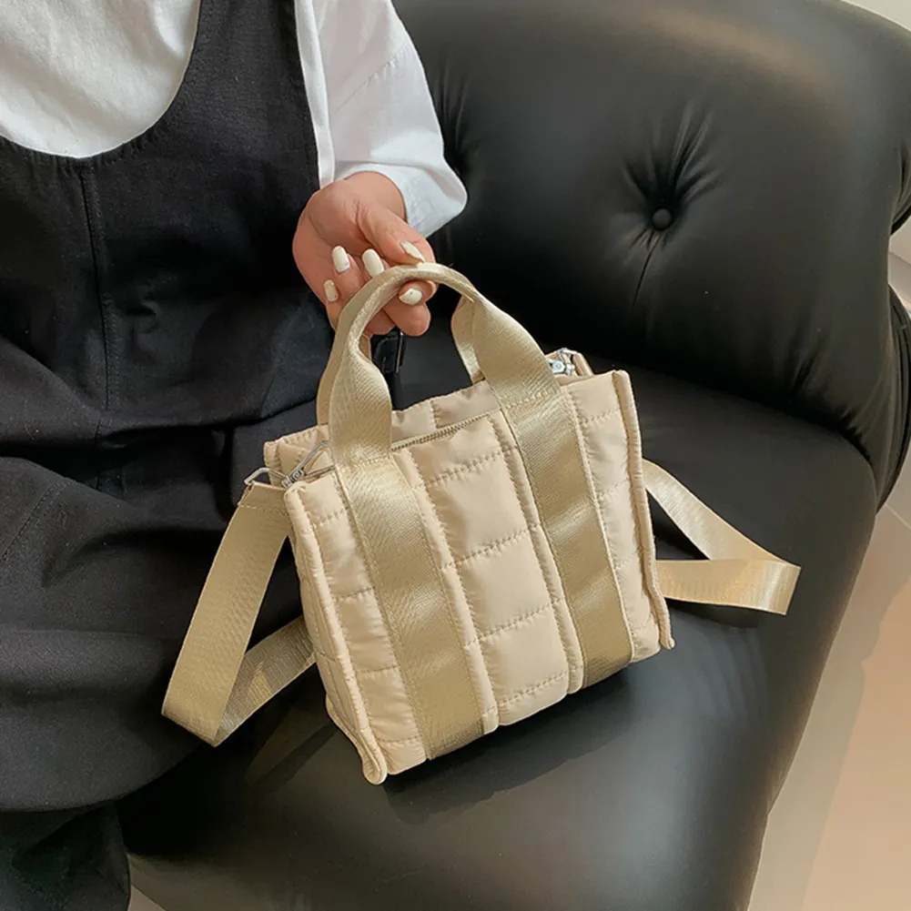 イブニングバッグ韓国スタイルのショルダーバッグファッション容量綿のパディングレディーストートハンドバッグポータブルクロスボディカジュアル旅行230826