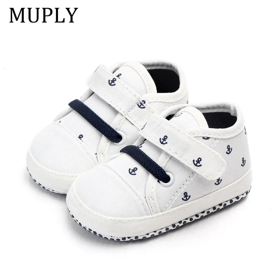 Pierwsi spacerowiczowie Born Buty Klasyczne płótno Baby Walker Fashion Boys Girls Cotton Casual Girl Sneaker 230825