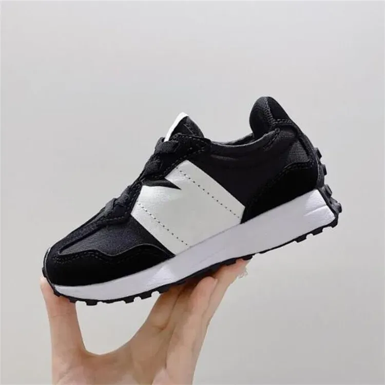 Designer Kids Sports Runner Shoes Fashion Luxury Children Boy Girls Trainers Classic Outdoor Athletic Shoe Toddler Sneakers