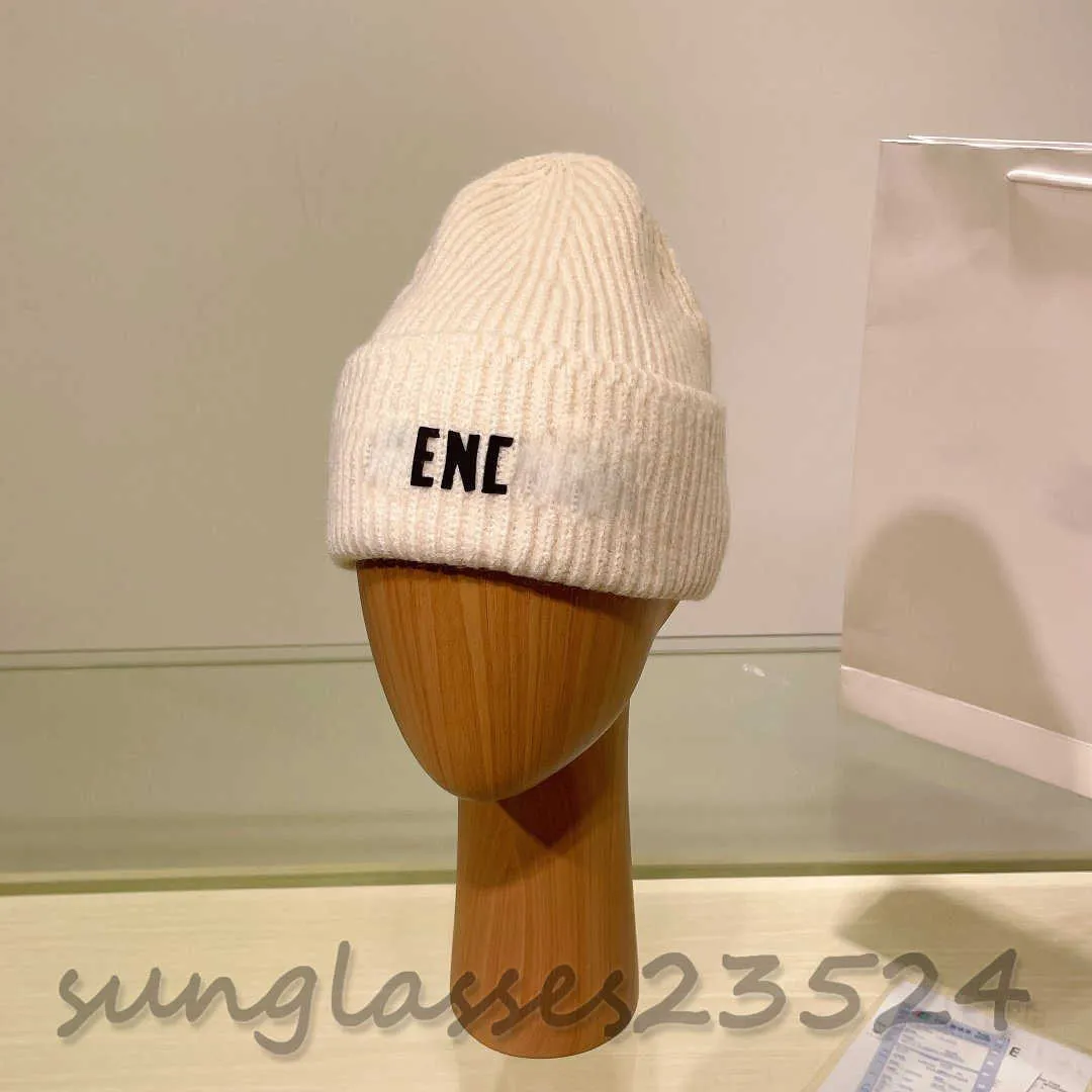 BL White wool hat Classic B letter knitted hat, stylish and handsome, autumn and winter fashion items, designer hats, thick and warm, men and women the same 215579