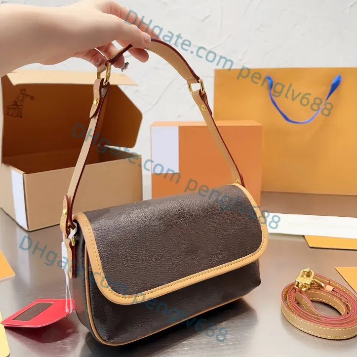 5A 디자이너 가방 여성 패션 프린트 숄더백 고급 밑줄 크로스 바디 백 클래식 오래된 꽃 손잡이 휴대용 버클 가방 가방