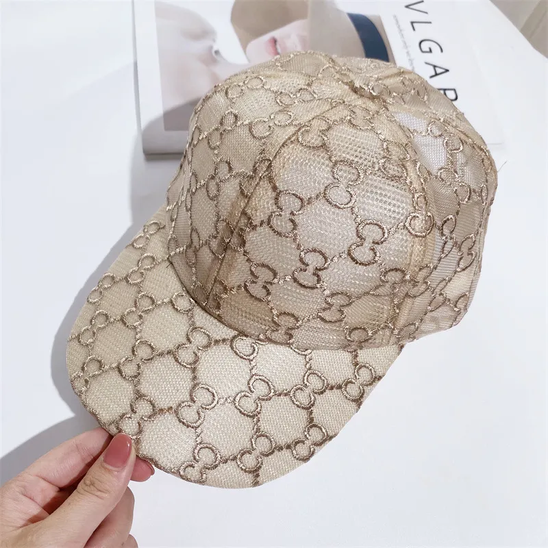 Gorras para mujer: protección solar y estilo en tendencia esta temporada