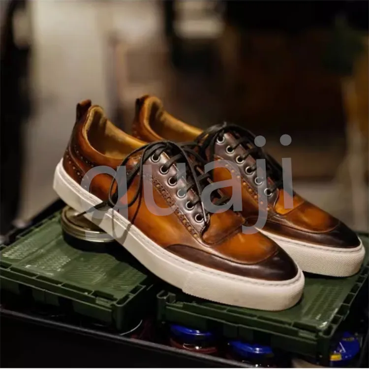 Chaussures habillées de créateurs en cuir véritable luxe léger style de sport de rue rétro couleur de polissage chaussures faites à la main hommes britanniques chaussures en cuir décontractées