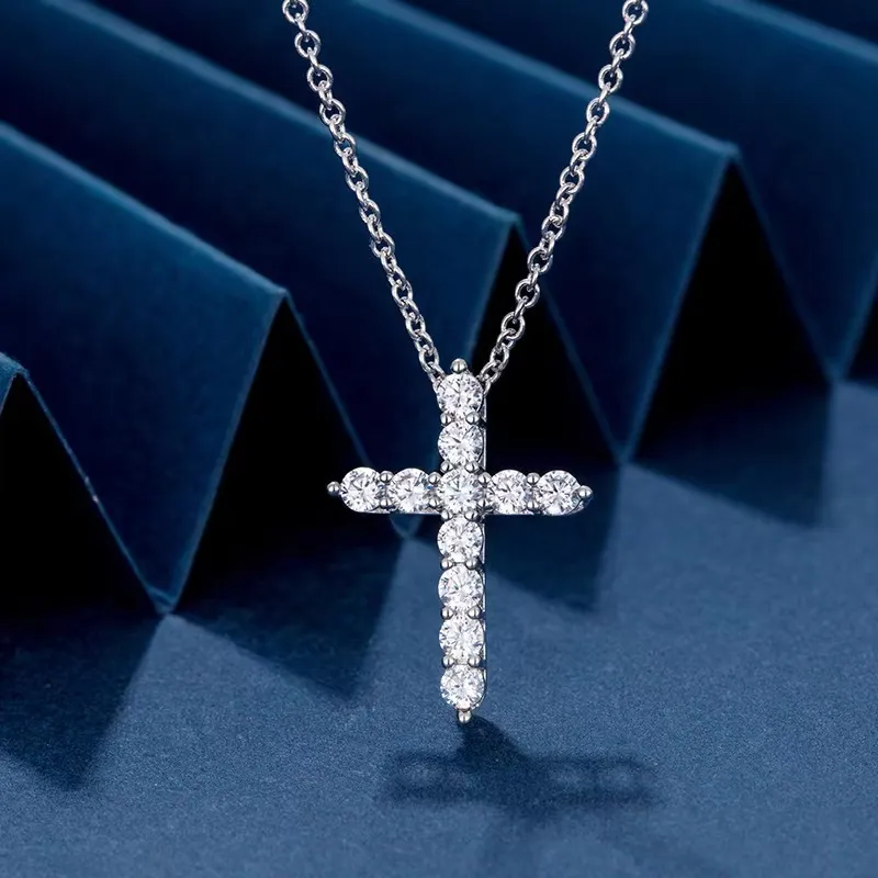 Pendant Necklaces Sterling Silver Diamond Cross Pendant Creative Simple Light Luxury Niche Clavicle Necklace 2024 Designer Necklace Choker Jewelry High Quality