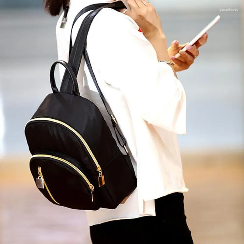 Sacs d'école Mode d'été Femmes Sac Noir Uniforme Épaule Offre Spéciale Dames Simple Décontracté Pour Les Étudiants Sac À Dos