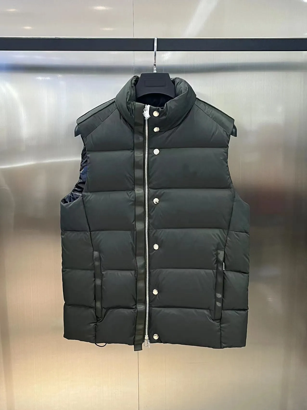 Gilet da uomo Piumino da uomo Ultimo verde militare Bianco e nero Multi colore Piumino caldo e alla moda opzionale 230827