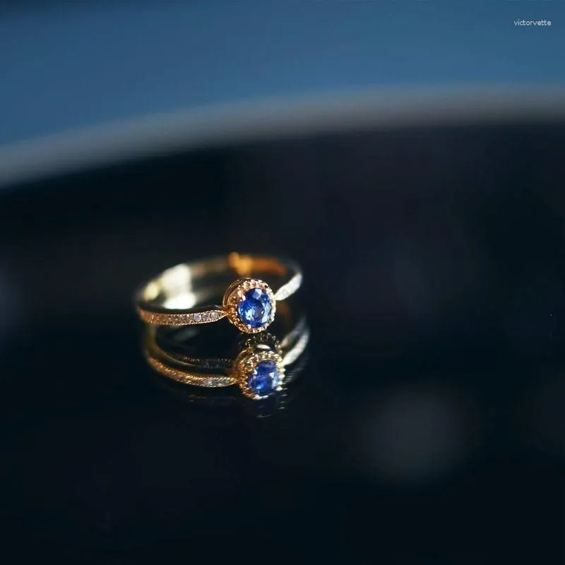 Klaster Pierścienie Klasyczne srebrne, Elegancki Elegancki kamień Cornflower Blue Clack for Women Light Luksusowe zaręczyny, aby wziąć udział w biżuterii ślubnej