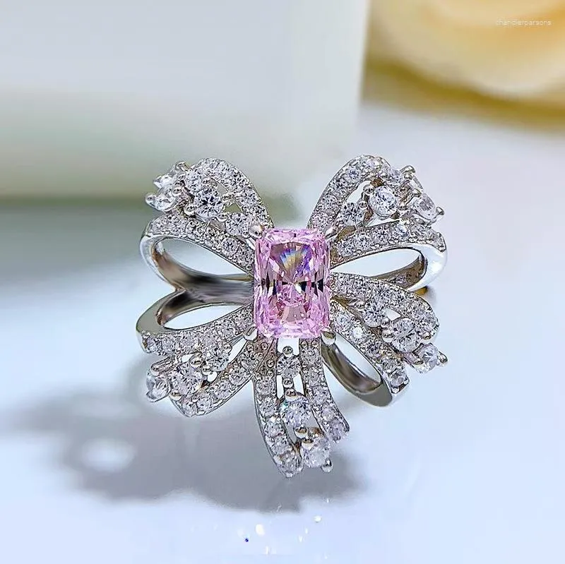 Pierścienie klastra biżuteria 2023 Symulowana bok Symulowana Diamond Wysokie węgla S925 Srebrny luksusowy zestaw przestrzenny Vintage Różowy pierścień