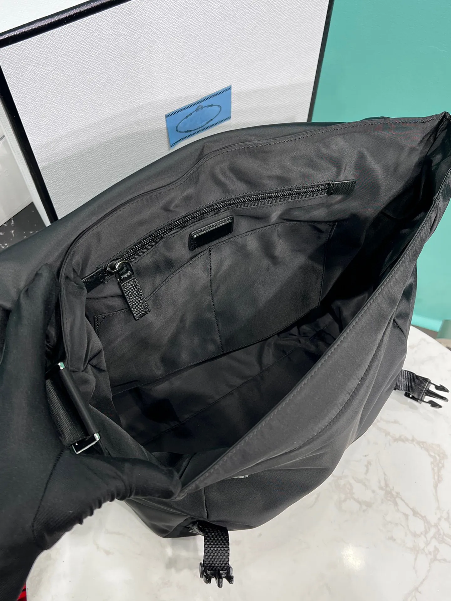 DHgate.com:Unisex Nylon Messenger Bag, Large Capacity