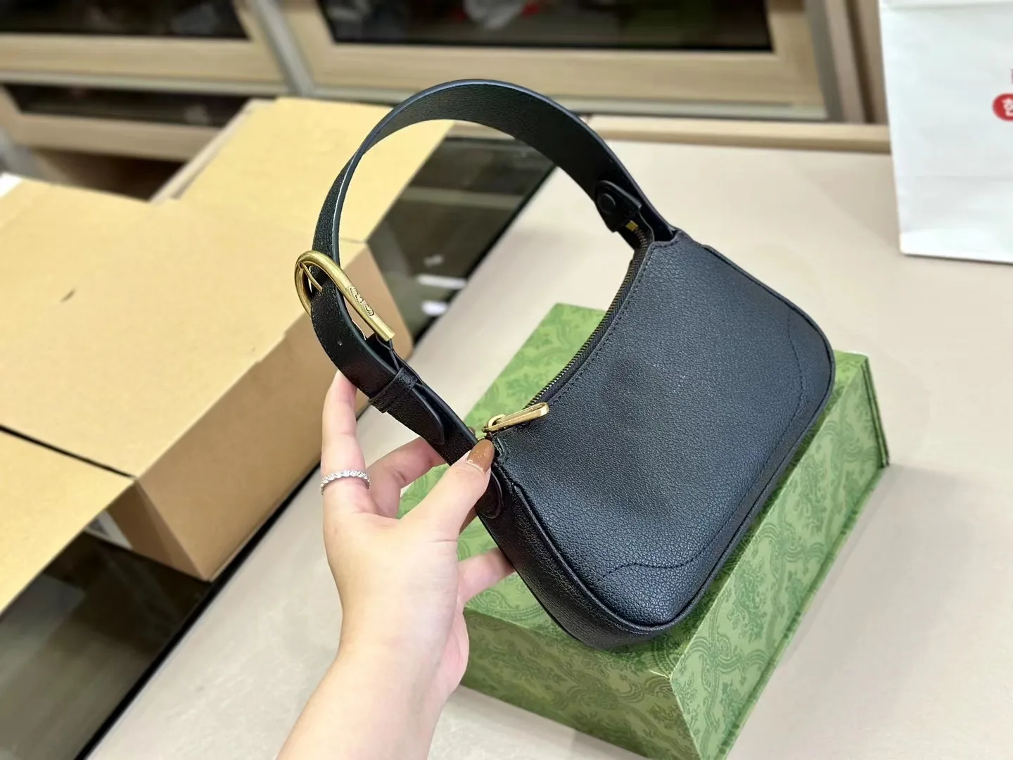 2023 New Cowhide Quality Underarm Bag Shoulder Bag Designer Messenger Bag Women Fashion Metal Alphabet Multifunctional Classic Mini Bag Dustproof Bag