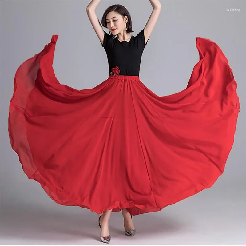 Стадия ношения 360 градусов танца живота Женщины цыганские длинные юбки Танцорная практика