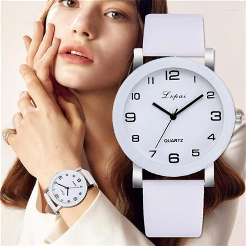 Armbandsur Woman's Watch Fashion Simple White Quartz Sport Leather Band Casual Ladies Watches Women Wrist