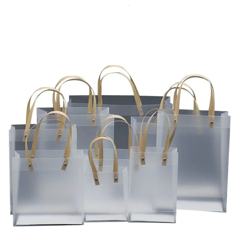 Gift Wrap 10/30pcs Custom PVC Transparent Gift Bag with Handles Clear Tote PP Frosted Plastic Shopping Tote Bag Clothing Drinks Packaging 230828