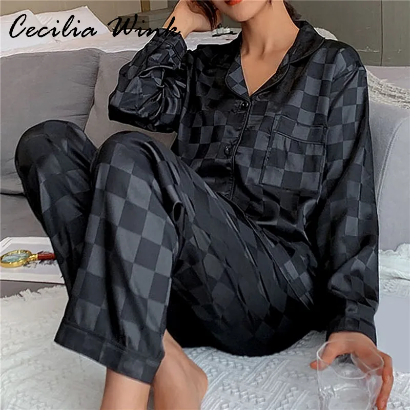 Kvinnor Sleepwear Women 2 Pieces Nightwear Set Chessboard Luxury Ice Silk Pyjamas långärmad mjuk kvinnlig vår sommarens hemkläder 230828