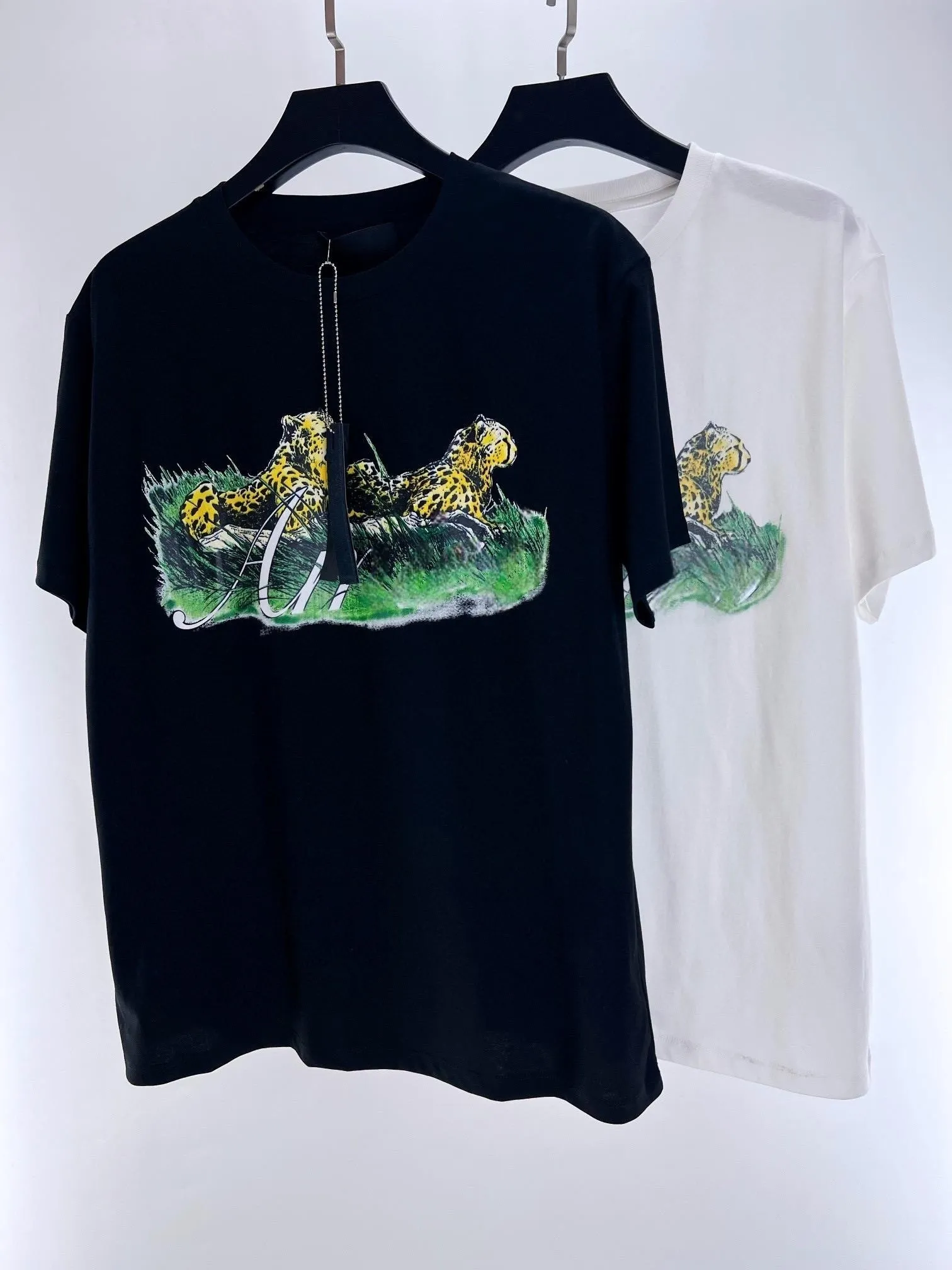 Yeni Erkek Tasarımcı Tişörtleri Kadın Tees Luxurys Tasarımcılar Tişörtler Leopar Baskı Çita Tee Erkekler Moda Günlük Kısa Kollu Sokak Tasarımcı