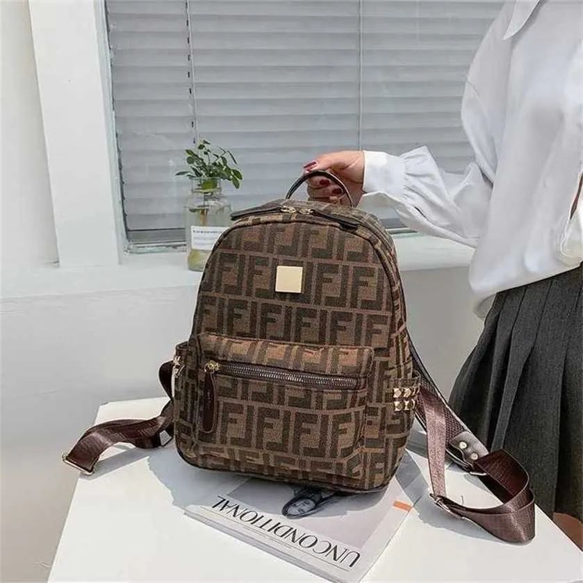 26% de réduction Sac 2024 Nouveau lancement Designer Sac à main Grande capacité Sac à dos Lettre Impression PU Femmes