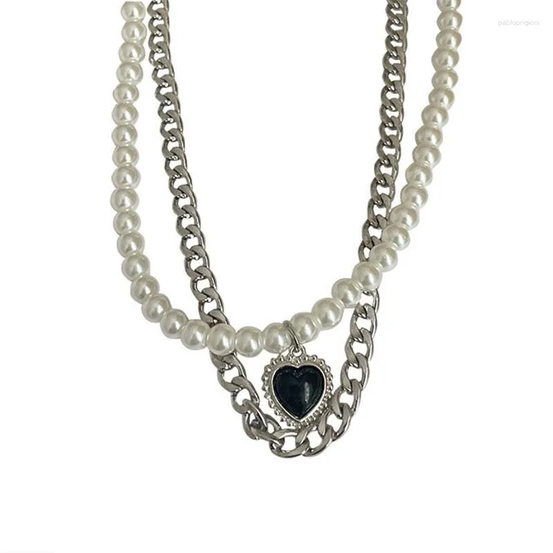 Collana a strati con perle e pendente cuore nero vintage_voghion.com