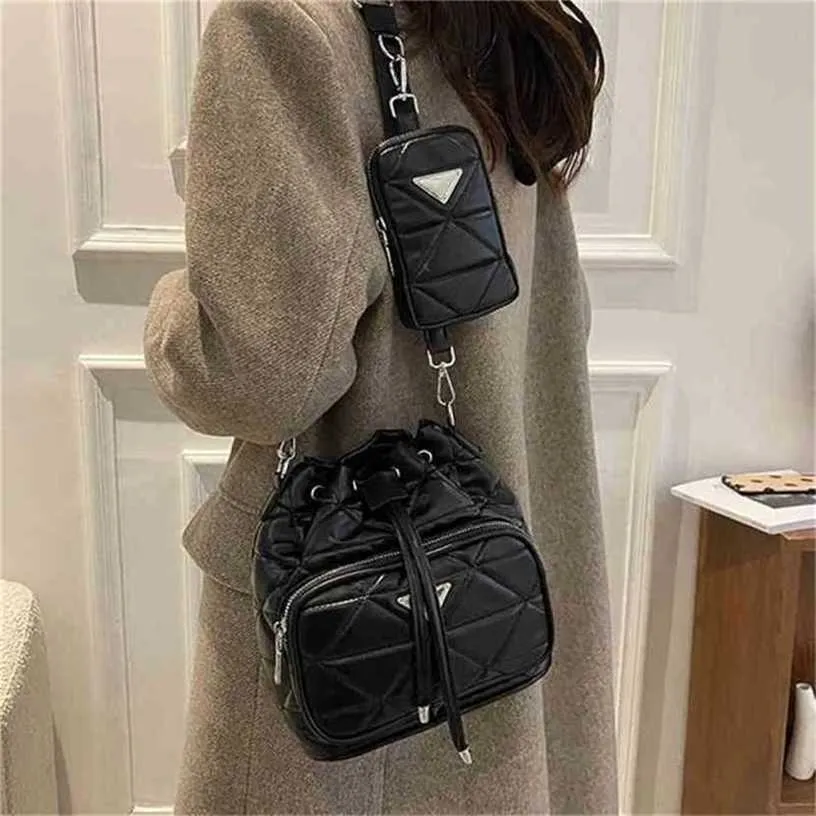 13% OFF Bag 2024 New Launch Designer HandbagStyle Casual Bucket Korean version double Ling lattice solid