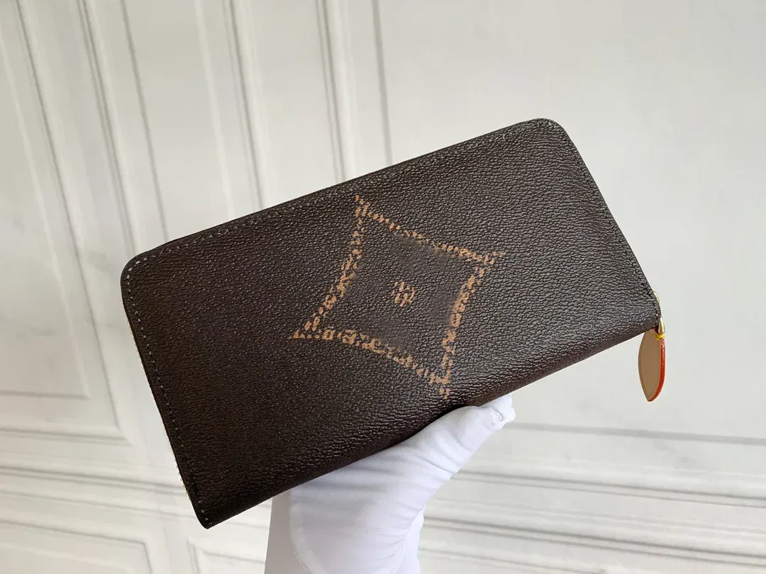 2023 modedesigner plånböcker lyxiga zippy purses bruna blommor bokstäver män kvinnor kreditkortshållare damer långa smala blixtlås pengar koppling väskor med låda