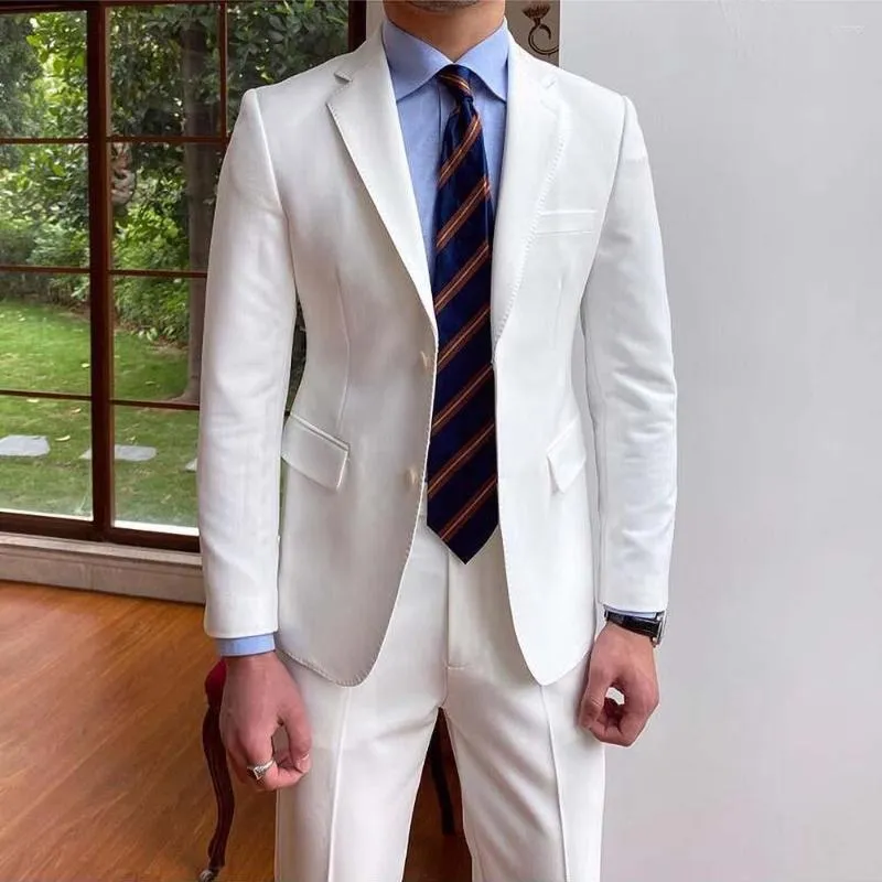 Trajes de hombre Moda Hombre Solapa de muesca blanca Dos botones Blazer masculino Elegante Casual Novio Traje de esmoquin de boda Slim Fit Conjunto de 2 piezas