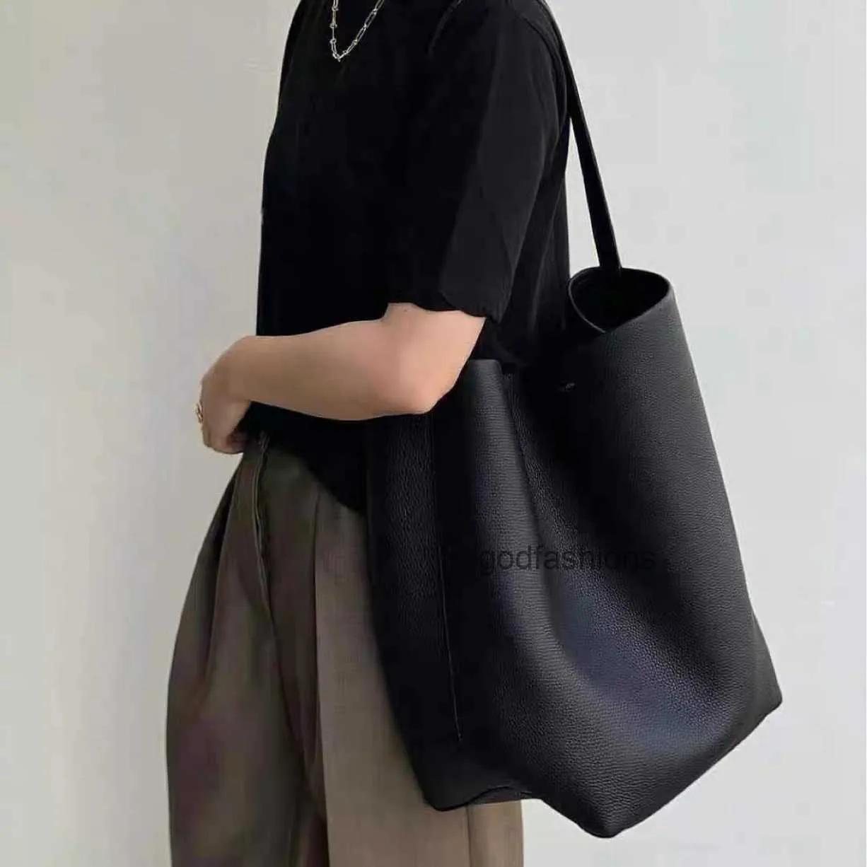 The row bucket bag Leather Large Capacity Commuter Tote Bag Litchi Cow Leather One Shoulder Handbag Bag Female