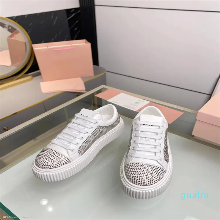 Zapatos formales de diseñador de lujo para mujer, punta redonda, parte superior baja, fondo plano, diamantes de imitación, plata brillante, diamante, bola para mujer, zapatos informales con cordones para correr 35-41