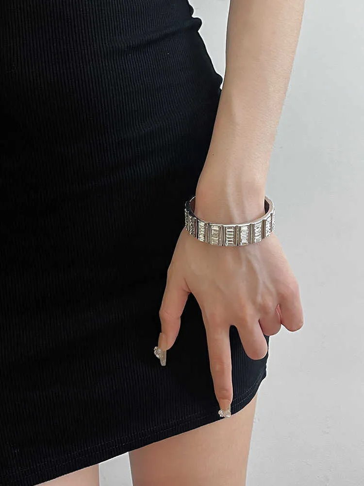 Designer Bangle SL Luxury Top Light Luxe et niche incrusté de diamants carrés ouverts ins polyvalent exquis bracelet haut de gamme accessoires de mode bijoux