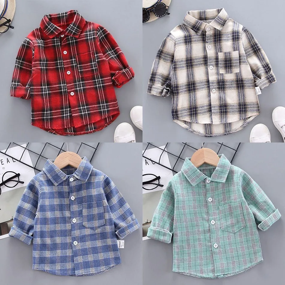 Barnskjortor 2023 Koreanska modebarn toppar pojkar buffel pläd flanell skjorta baby casual ytterkläder kläder höstgirls blusar 0 5t 230828