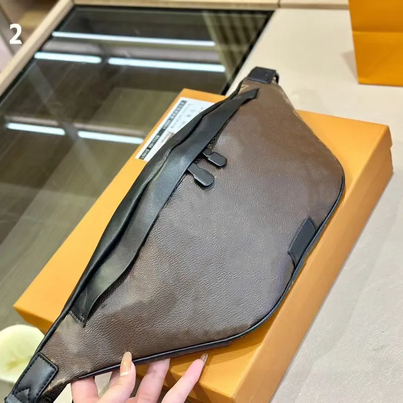 Luxurys Designer Bags Outdoor Mens Bolsas Design Womens Classic Leather Crossbody Bag A Sacola NO40