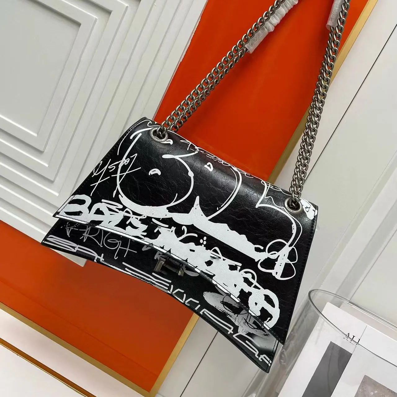 Graffiti-Crash-Taschen, Unterarm-Luxus-Designer-Umhängetasche, Leder, Cross-Bady-Taschen, Lindsay Damen-Bogenbrücke-Handtasche, Umhängetasche, Handtaschen mit Flap-Kette, Halbmond, BAL 31 cm