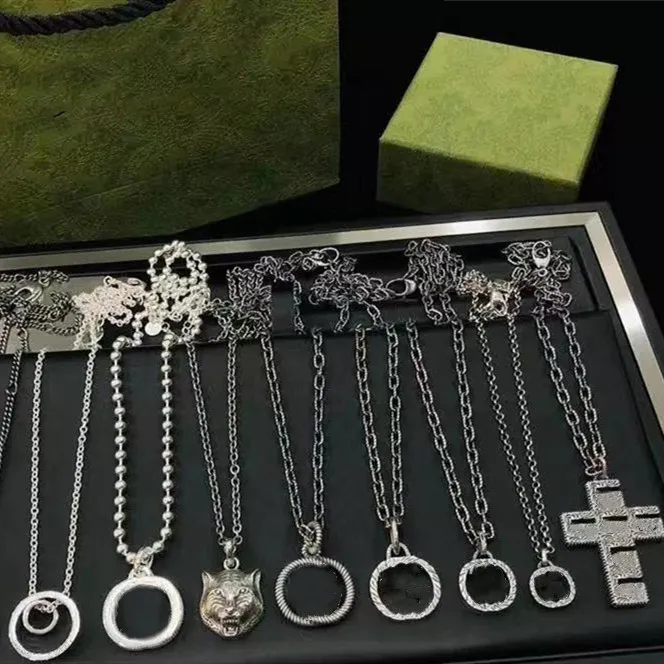Fashion store silver necklaces