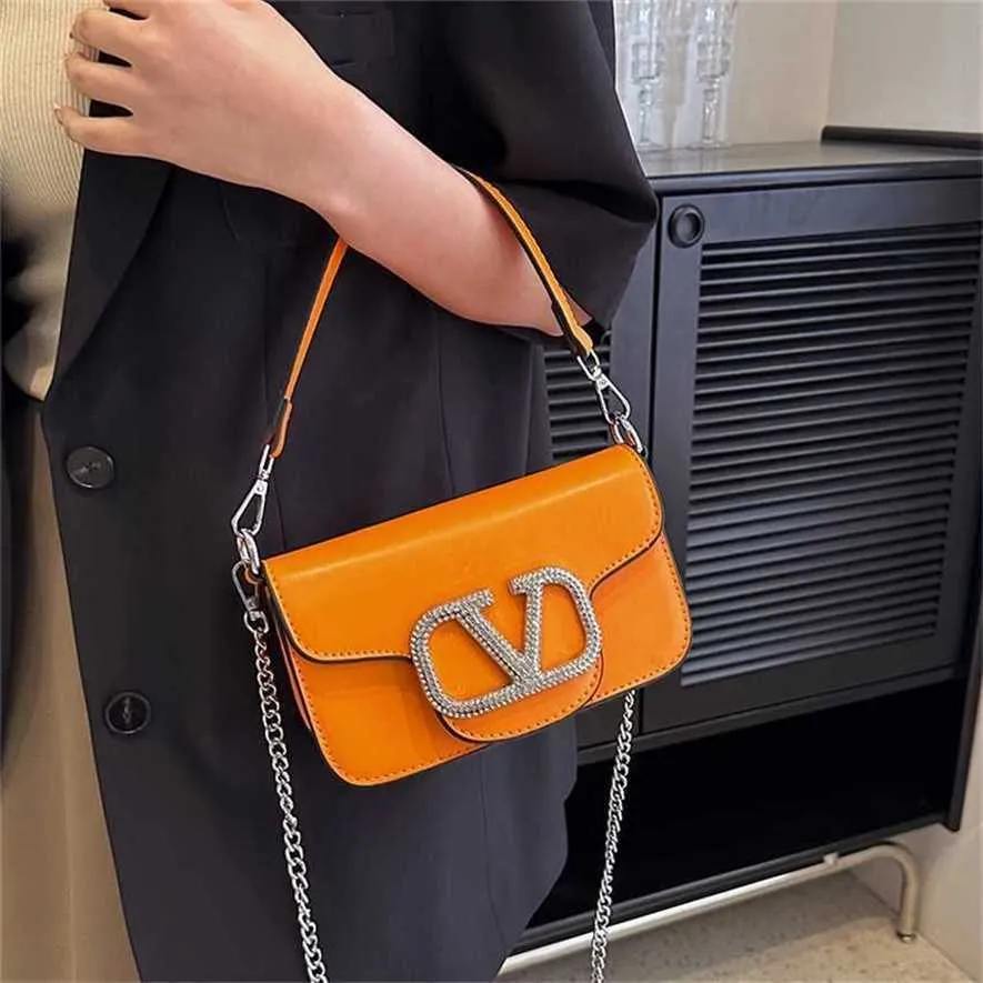 Liquidação de bolsas 70% de desconto bolsa de luxo 2023 Nova bolsa feminina moderna combinando diariamente com estilo ocidental um ombro crossbody pequeno quadrado para mulheres