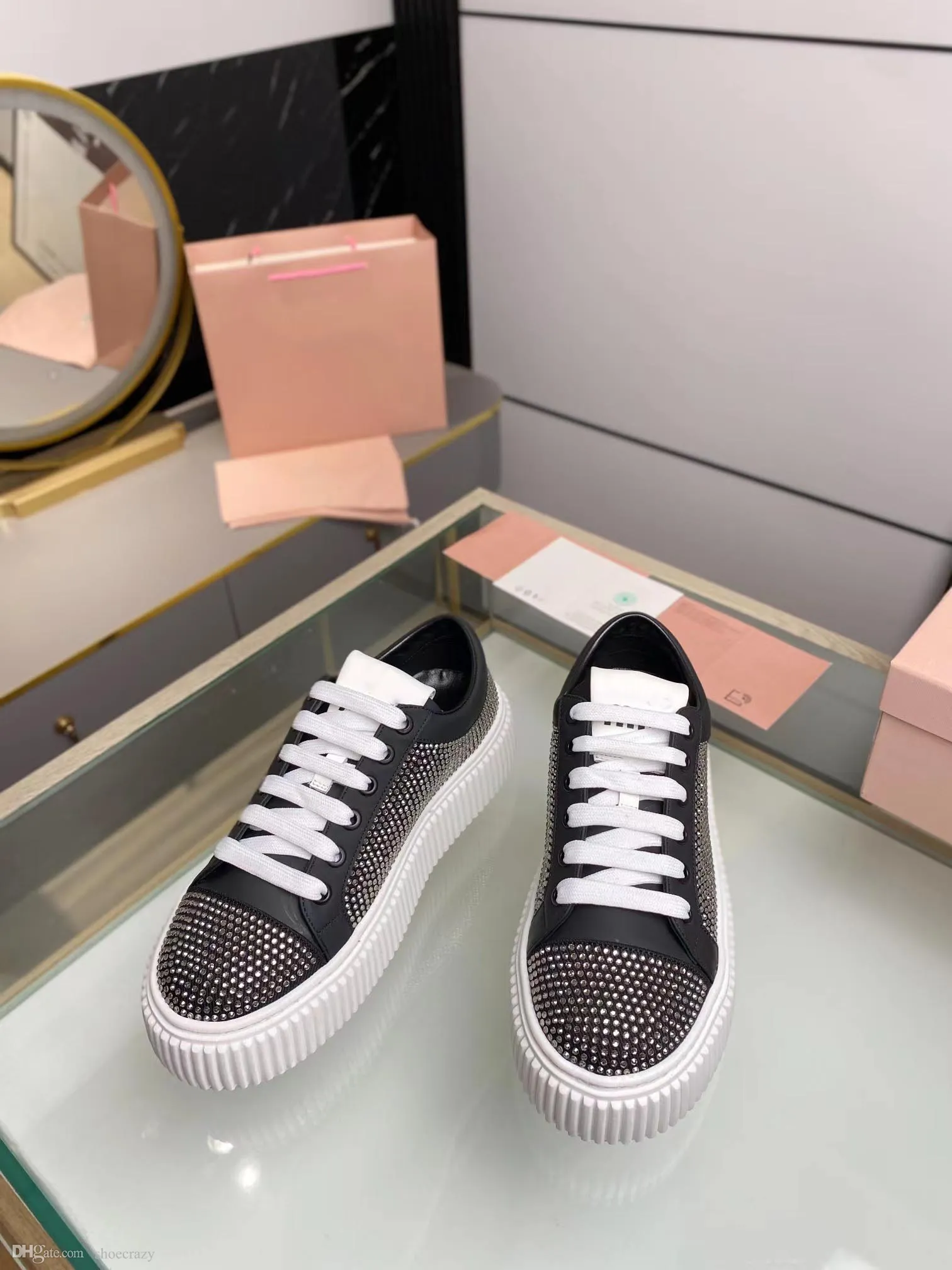 Designer de luxo das mulheres sapatos formais dedo do pé redondo baixo topo plano fundo strass brilhante prata diamante bola feminina casual rendas até tênis corrida