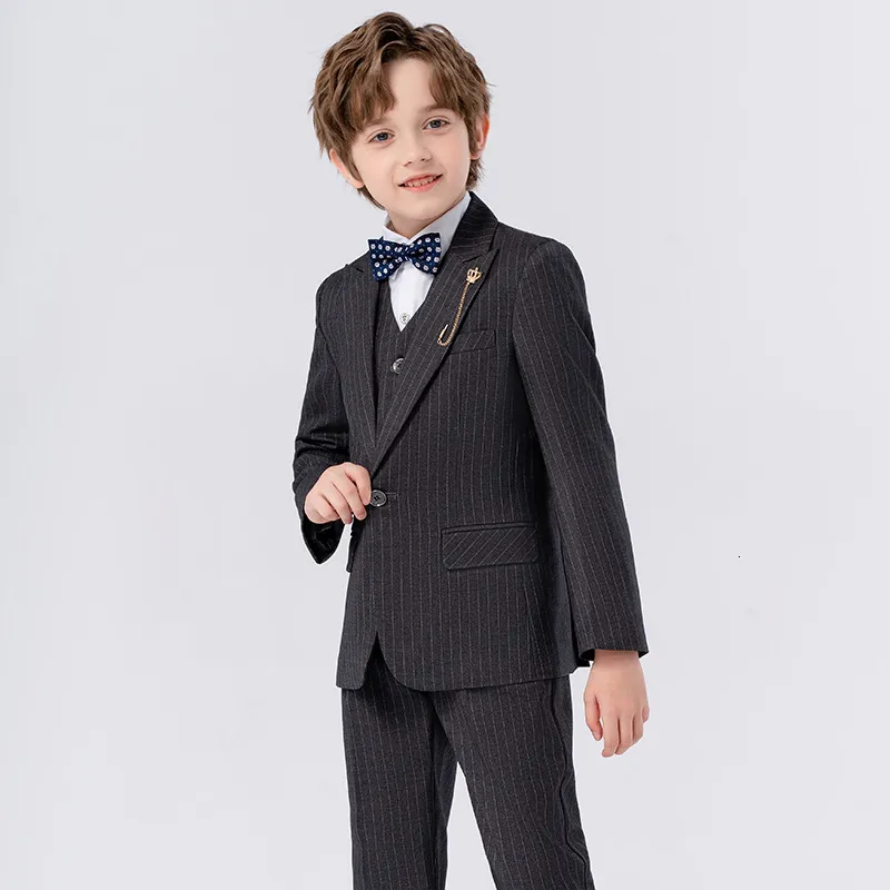 Set di abbigliamento Bambini Formale Pianoforte Abito da festa Scuola Bambini Cerimonia di laurea P ograph Suit Flower Boy Host Performance Spettacolo di danza Costume 230828