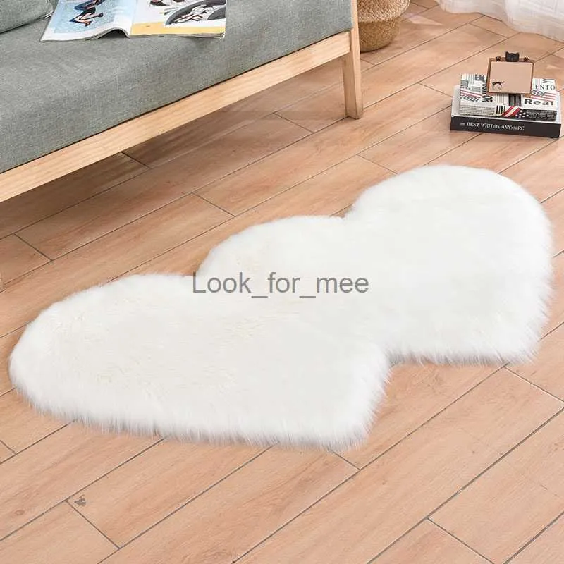 Tapis en forme de coeur Long tapis en peluche tapis Shaggy tapis de sol décor à la maison chambre salon blanc noir tapis couverture de siège de voiture HKD230828