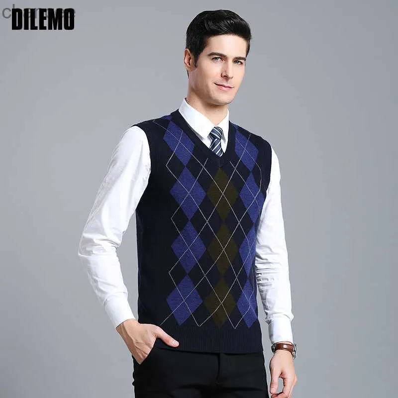 New Fashion Brand Sweater Mens Pullover V Neck Slim Fit Jumpers Knitting Patterns Autumn Vest Sleeveless Casual Clothing Men HKD230828