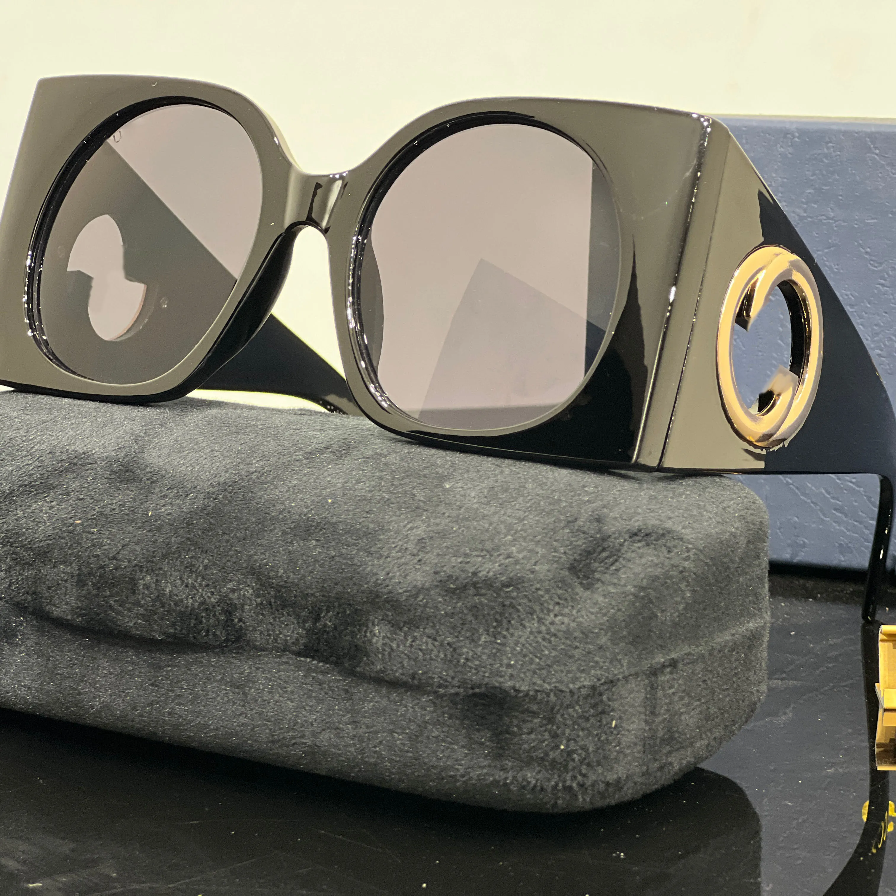 designer zonnebril voor dames man luxe bril persoonlijkheid populaire mannen vrouwen Goggle vrouwen brillen frame Vintage metalen zonnebril met doos