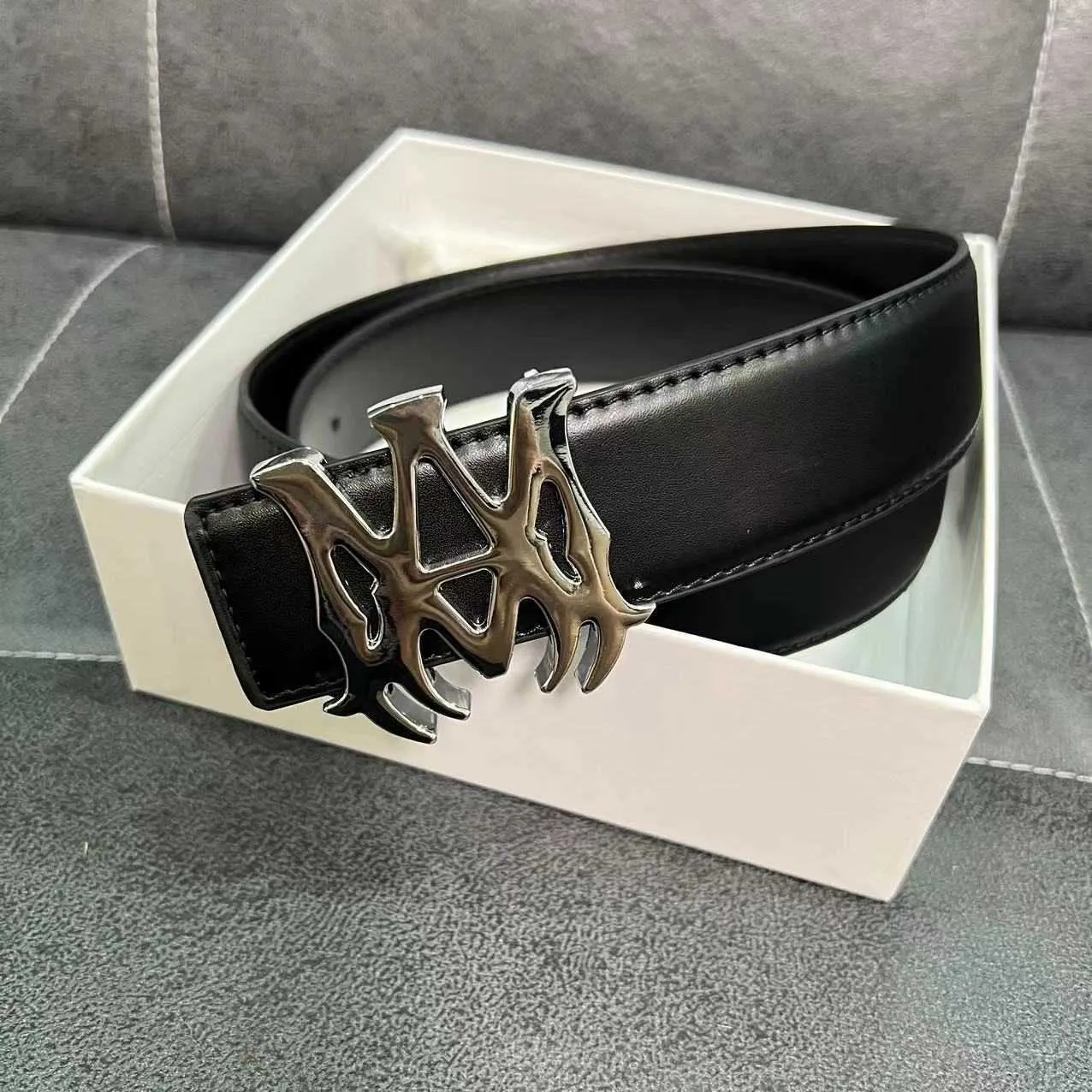 Ceinture de créateur de haute qualité Lettre de mode Boucle lisse Hommes Ceinture en cuir Largeur 3,8 cm Luxe Jeunes Jeans Classique Femmes Ceintures de robe en gros