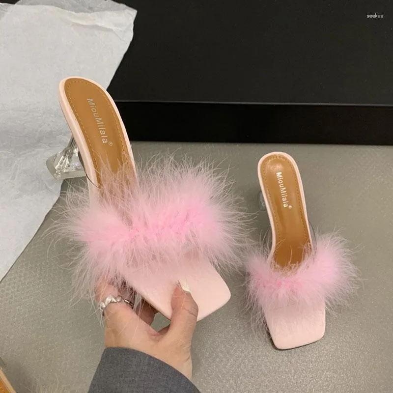 Chinelos verão moda fofo peludo mulheres branco rosa feminino sandálias quadrado toe claro transparente saltos mules ao ar livre s