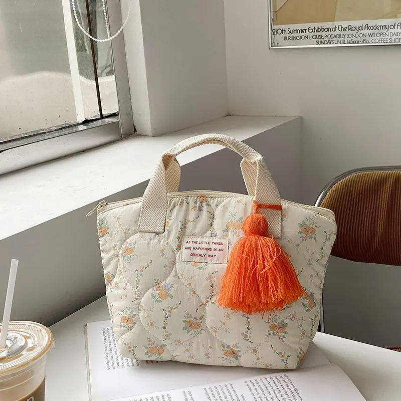 Quilted lunch bag hotsell