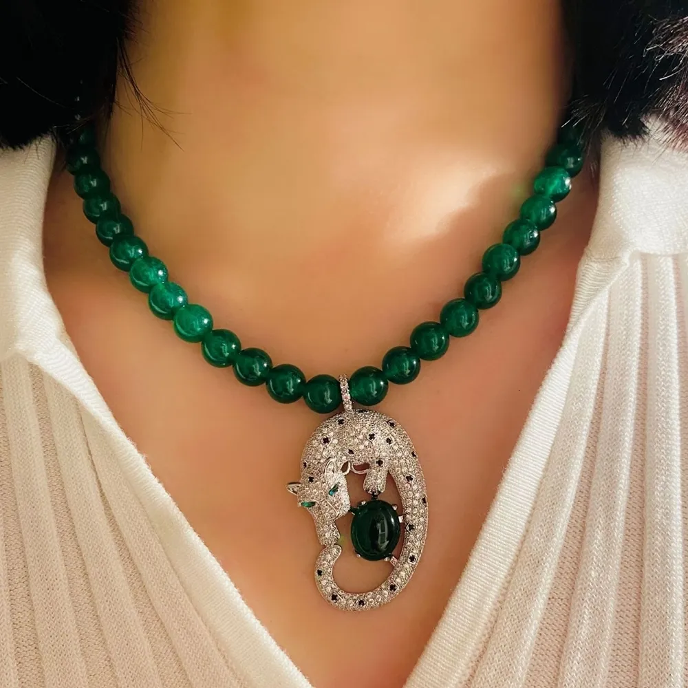 Collares colgantes Leopardo Zircon Forma animal Pantera Perla Esmeralda Verde Ágata Red Beads Collar de cadena para mujeres Diseñador Joyería de cobre 230828