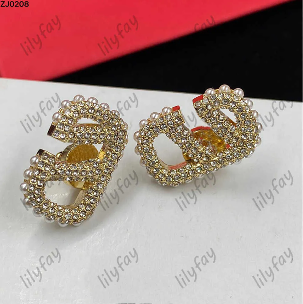 Orecchino da donna con perla ad anello di lusso Orecchino d'amore Moda Viola Borchie iniziali Diamanti Lettere Gioielli di design Matrimonio V Scatola in argento 925