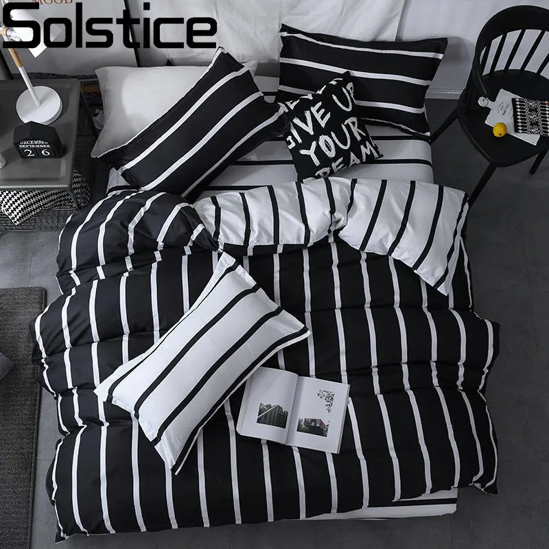 Set di biancheria da letto Solstice Set Copripiumino Federa biancheria da letto Stampa a righe in bianco e nero Trapunta Lenzuolo piatto Queen Size 230828