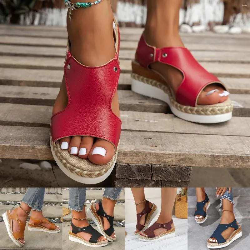 Side Hollow Leather Sandals غير رسمية مسطحة Rome Shoes Summer Fashion Ladies مريحة للنساء 8062