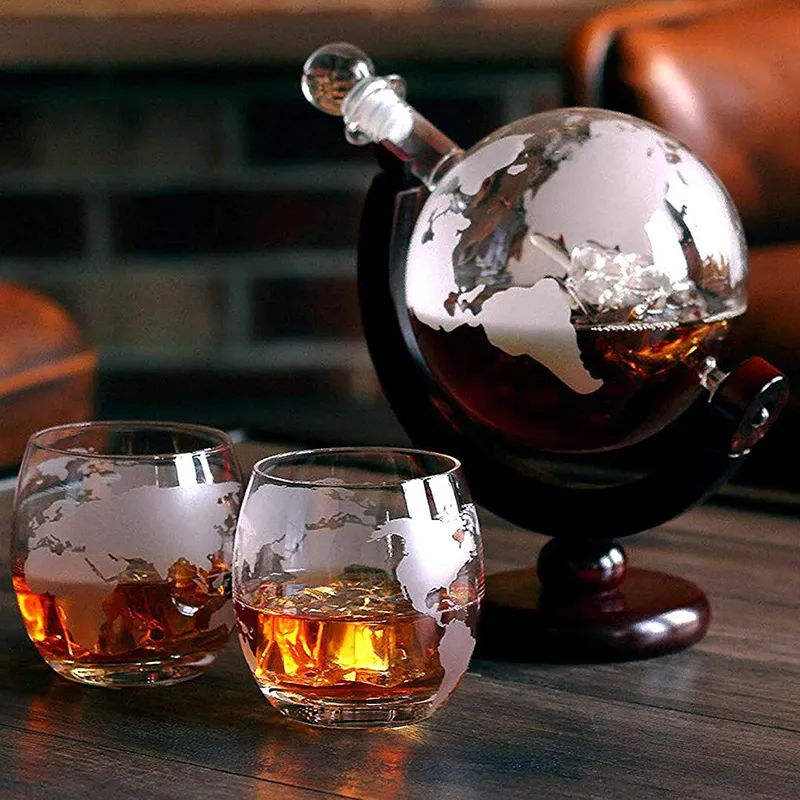 Wijnglazen Creative Globe-decanterset met loodvrije karaf, prachtige houten standaard en 2 whiskyglazen Whiskey-karaf Globe-cadeau 230828