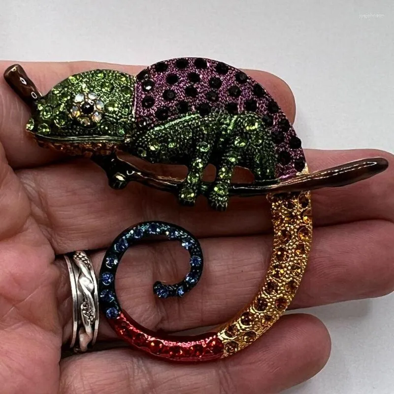 دبابيس أزياء شخصية تصميم Chameleon Brooch Pendant Rhinestone Green Head المينا السحلية الأزياء الفاخرة للسيدات تاريخ دبوس هدايا