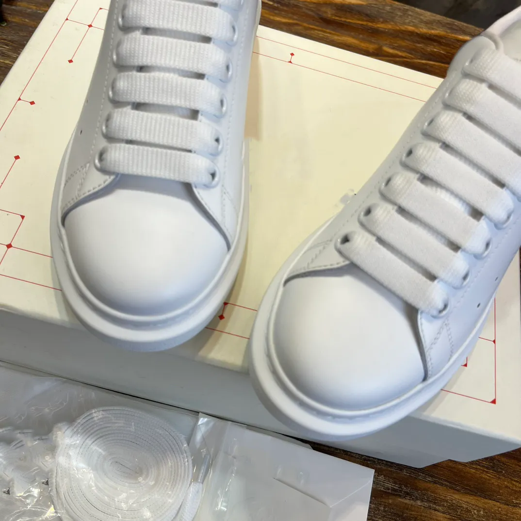 65 model shoes New Design Women Men Bread Shoes luxurious Wide Sneakers Couples Unisex Chunky Sneakers Hip Hop Sports Shoes