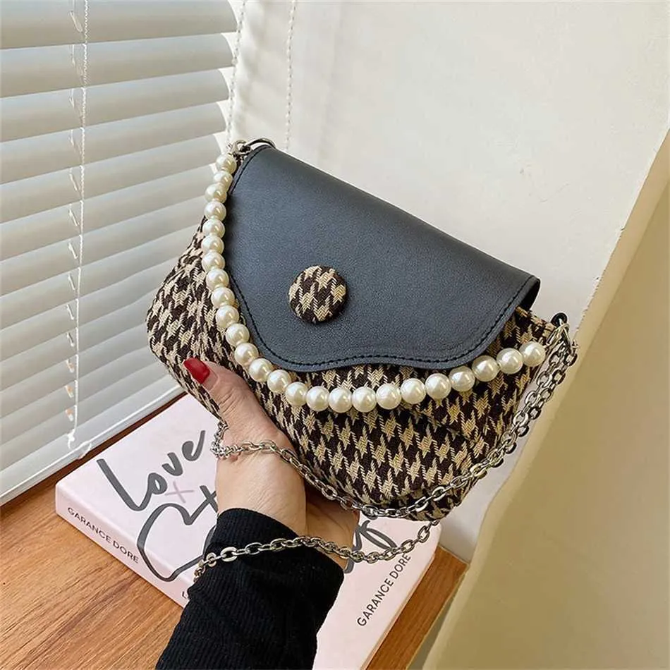 Utsökta kvällspåsar Grid Pearl Chain Bag For Women's Early Autumn Fashion Texture Shoulder Korean Version Casual Crossbody 230828