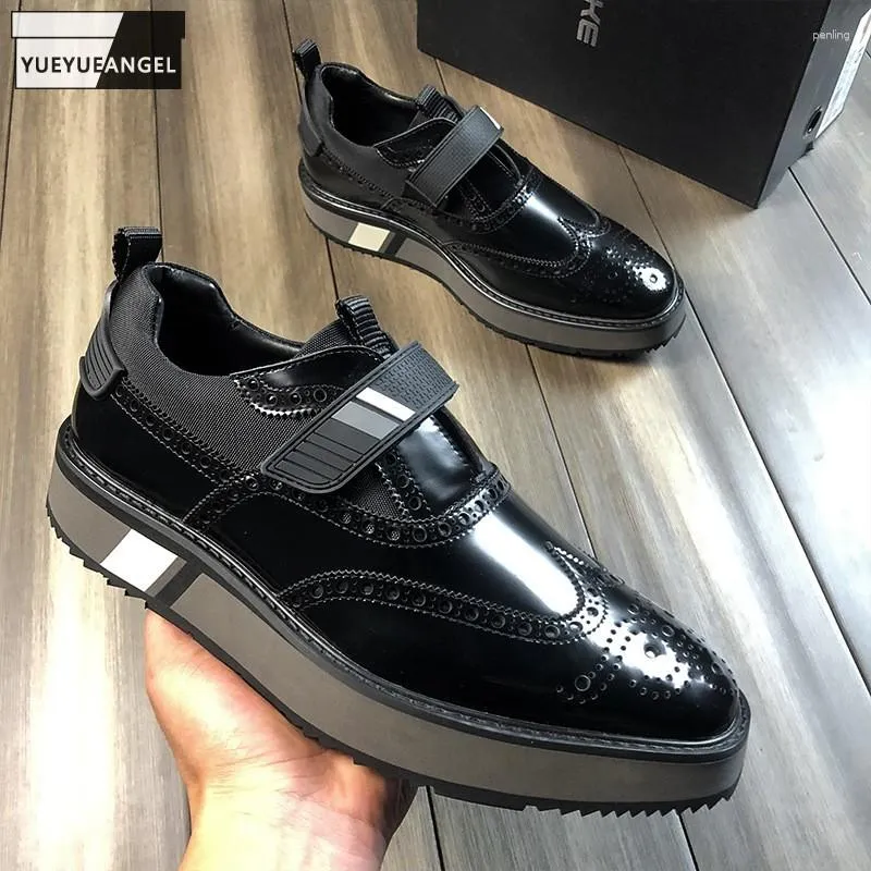 Scarpe eleganti da uomo stile britannico con plateau spesso formale brogue da lavoro in pelle bovina con punta ad ala da matrimonio